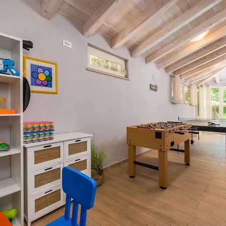 וילה Vidova Basici